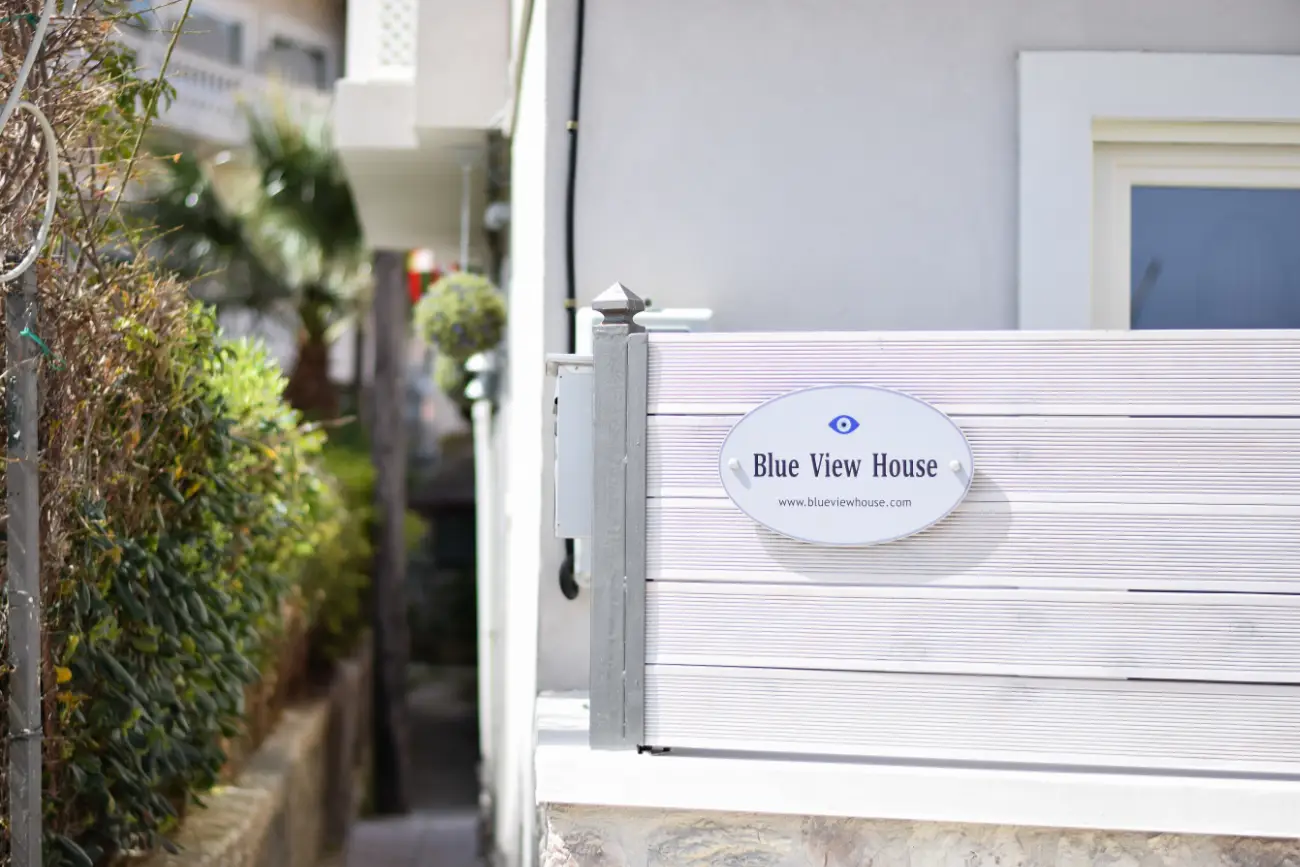 Entrance down the cute alleyway